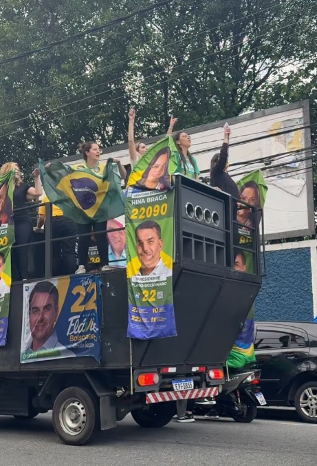 NO ÚLTIMO DIA DE CAMPANHA, NINA BRAGA PROMOVE CARREATA EM APOIO A FLÁVIO BOLSONARO EM SÃO BERNARDO