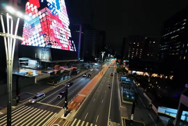 AVENIDA PAULISTA VISTA DO ALTO REVELA OUTRO ÂNGULO DE SÃO PAULO