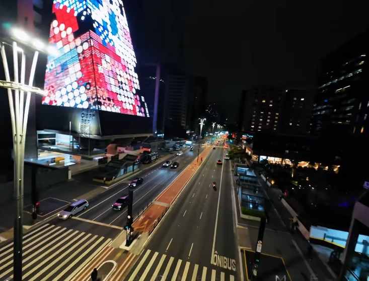 AVENIDA PAULISTA VISTA DO ALTO REVELA OUTRO ÂNGULO DE SÃO PAULO