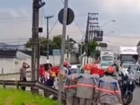 MOTOQUEIRO COLIDE EM CARRO, CAI DE ALTURA DE 15 METROS E MORRE EM DIADEMA
