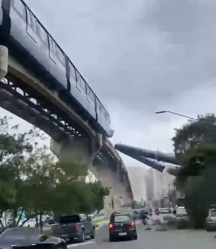 VÍDEO MOSTRA MOMENTO EM QUE TREM DO MONOTRILHO ATINGE GUINDASTE EM SÃO PAULO