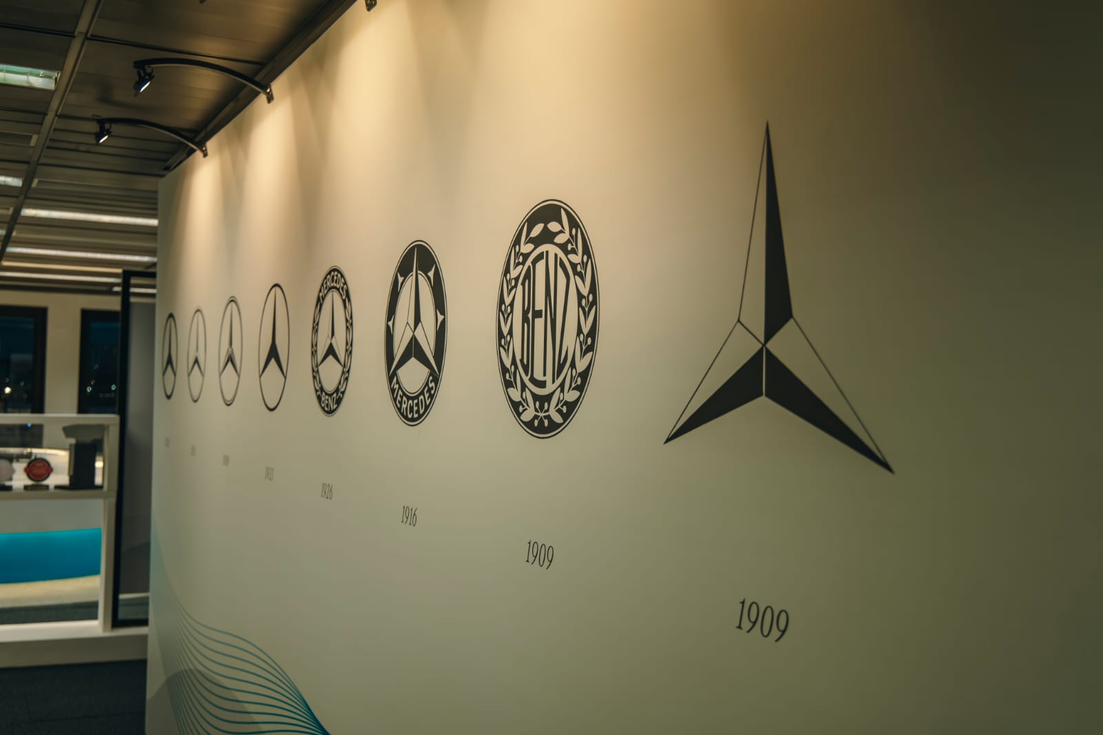 MERCEDES-BENZ CELEBRA 70 ANOS NO BRASIL COM NOVO ESPAÇO MEMÓRIA EM SÃO BERNARDO