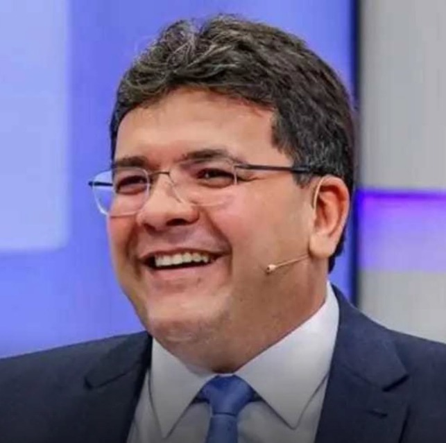QUEM É O GOVERNADOR DO PIAUÍ QUE CHAMOU ATENÇÃO PELO CURRÍCULO EM MATEMÁTICA E É COTADO PARA MINISTRO DA FAZENDA?