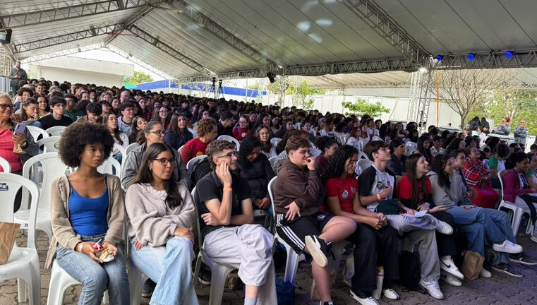 MEC PROMOVE AULÃO DO ENEM PARA 2 MIL ALUNOS EM SP
