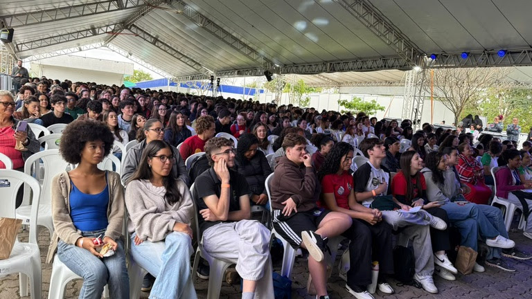 MEC PROMOVE AULÃO DO ENEM PARA 2 MIL ALUNOS EM SP