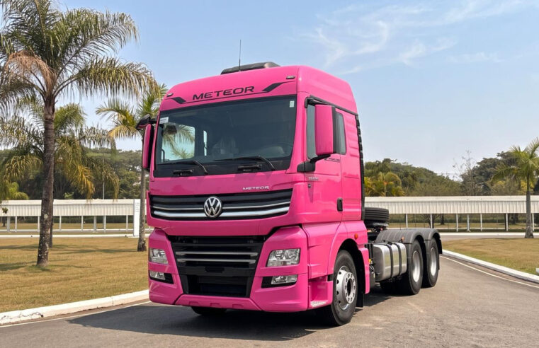 OUTUBRO ROSA INSPIRA CRIAÇÃO DE NOVA COR NA VOLKSWAGEN CAMINHÕES E ÔNIBUS
