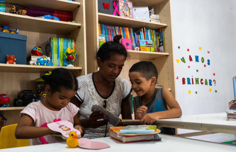 5,8 MILHÕES DE CRIANÇAS REFUGIADAS CONTINUAM FORA DA ESCOLA ENQUANTO CORTES DE FINANCIAMENTO AMEAÇAM AVANÇOS CONQUISTADOS COM MUITO ESFORÇO